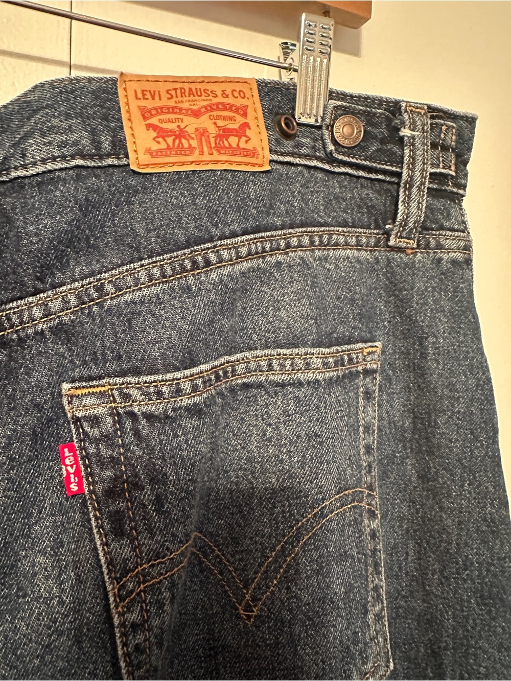 Levi’s Cinch Waist Barrel Women’s Jeans - 33” W x 29” L - Picture 8 of 8